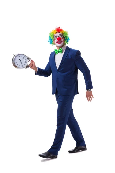 Buffo clown uomo d'affari con una sveglia isolato su bianco ba — Foto Stock