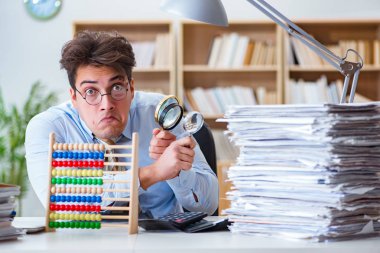 Raporda hata arayan çılgın denetçi