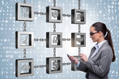 Engelleme zinciri kripto para birimi kavramında iş kadını