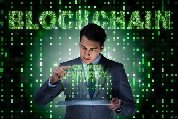Engelleme zinciri kripto para birimi kavramında iş adamı