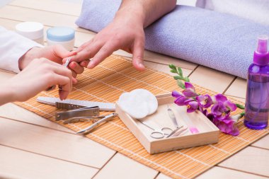 Erkekler için el manikürü konsepti