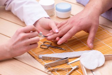 Erkekler için el manikürü konsepti