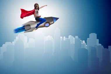 Süper kahraman kavramında küçük bir kız roket uçuruyor.