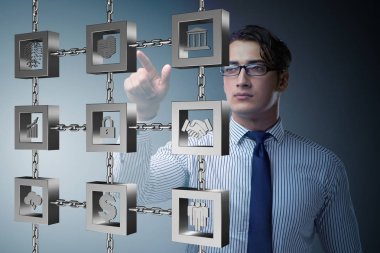 Engelleme zinciri kripto para birimi kavramında iş adamı