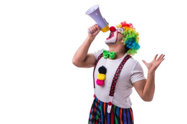 Beyaz arka planda izole edilmiş megafonlu komik bir palyaço.