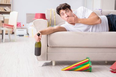 Çılgın Noel partisinden sonra genç adam