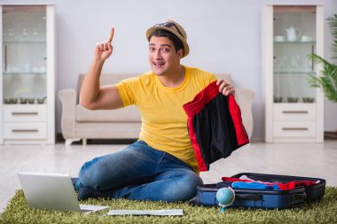 Tatil gezisini haritayla planlayan adam