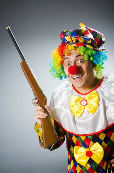 Drôle de clown dans le concept comique — Photo