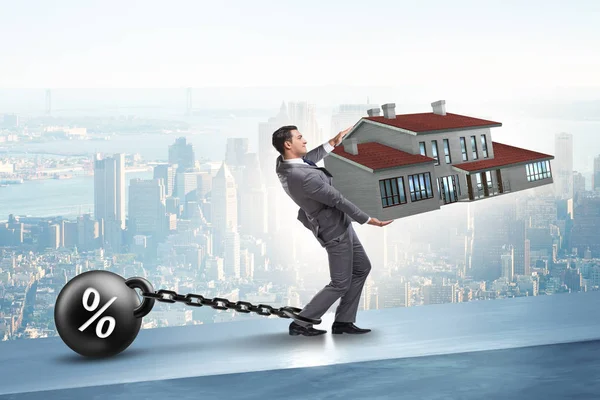 Empresário no conceito de financiamento da dívida hipotecária — Fotografia de Stock
