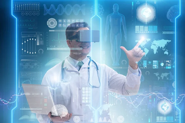 Telemedicine concept with doctor wearing VR glasses — Stock Photo, Image