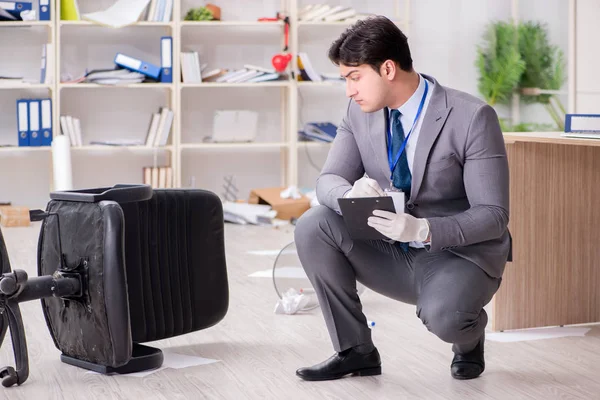 Görevdeki suç soruşturması sırasında genç adam