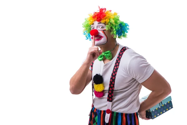 Lustige Clown mit einem Geschenk-Box isoliert auf weißem Hintergrund — Stockfoto