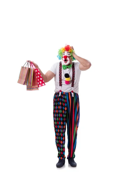 Drôle de clown avec des sacs à provisions isolés sur fond blanc — Photo