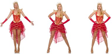 Kırmızı elbiseli kadın beyaz giyindi.