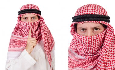 Arap adam beyaz arka plan üzerinde izole