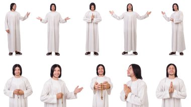 Genç rahip İncil üzerine beyaz izole ile