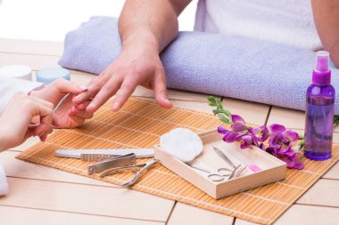 Erkekler için el manikürü konsepti