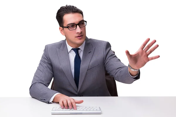 Joven hombre de negocios escribiendo en un teclado pulsando botones virtuales — Foto de Stock