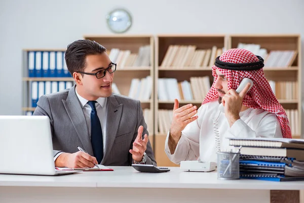 Diverso concetto di business con uomo d'affari arabo — Foto Stock