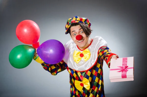 Payaso divertido en concepto cómico — Foto de Stock