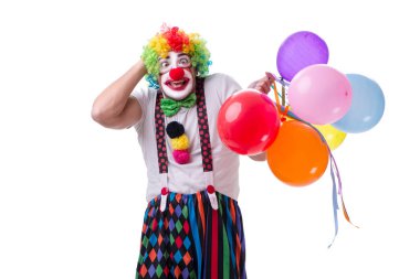 Beyaz arka planda balonları olan komik bir palyaço.