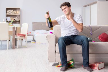 Çılgın Noel partisinden sonra genç adam