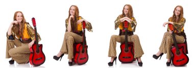 gitar üzerinde beyaz genç kız