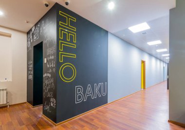 Modern tasarımlı otel lobisi koridoru