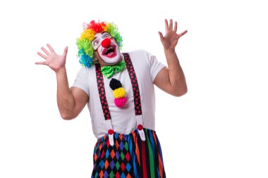 Beyaz arka planda aptalca davranan komik palyaço.