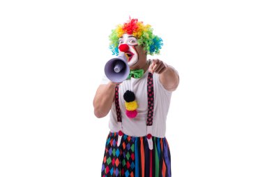 Beyaz arka planda izole edilmiş megafonlu komik bir palyaço.