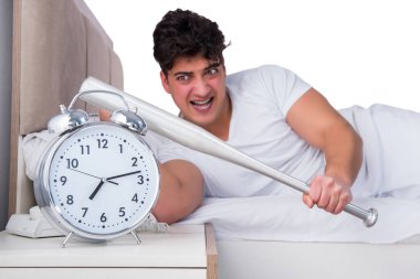 Yatakta uykusuzluk çeken bir adam.