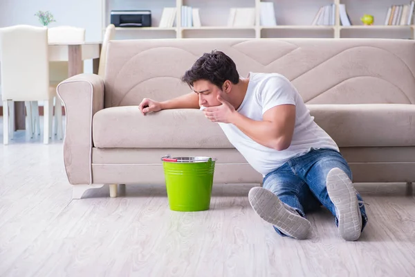 Mann leidet unter krankem Magen und Erbrechen — Stockfoto