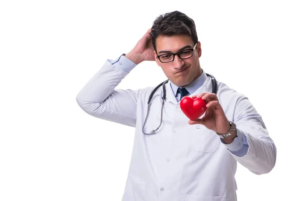 Νεαρά αρσενικά καρδιολόγος γιατρός κρατώντας μια καρδιά που απομονώνονται σε λευκό — Φωτογραφία Αρχείου