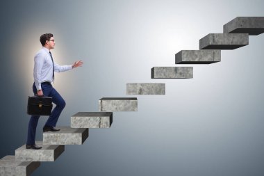 İş adamı iş dünyasında kariyer basamaklarını tırmanıyor
