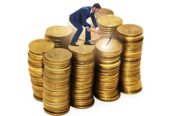 Cryptogeld concept met zakenman mijnbouw geld — Stockfoto