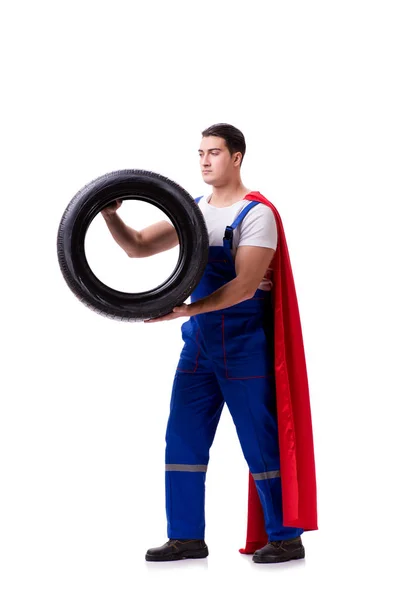 超级英雄与轮胎隔离的白色背景 — 图库照片