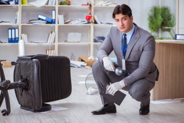 Görevdeki suç soruşturması sırasında genç adam