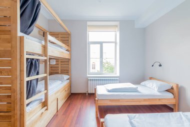 Yurt yatakhaneleri oda içinde düzenlendi.