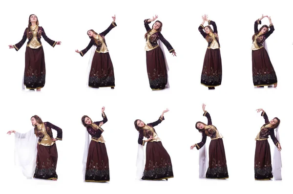 Jeune femme dansant danse azeri traditionnelle — Photo