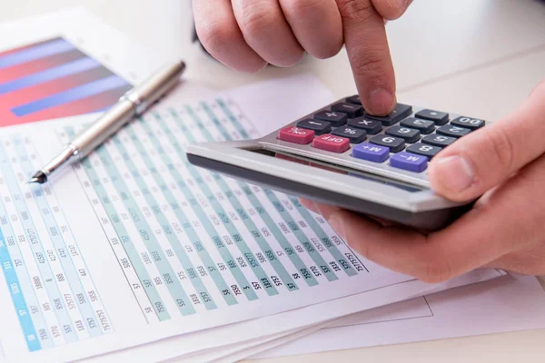 Finance analyst looking and financial reports — Stock Photo, Image