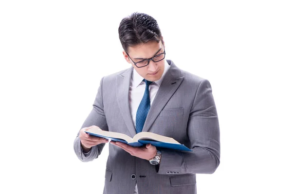 Beyaz arka planda izole edilmiş bir kitap okuyan işadamı öğrencisi — Stok fotoğraf