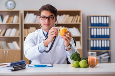 Bilim adamı çeşitli gıdalarda besin araştırması yapıyor