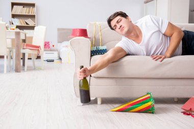 Çılgın Noel partisinden sonra genç adam