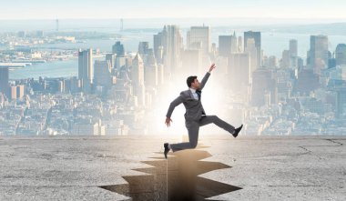 İş adamı uçurumdan atlıyor.