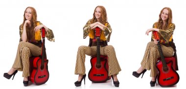 gitar üzerinde beyaz genç kız