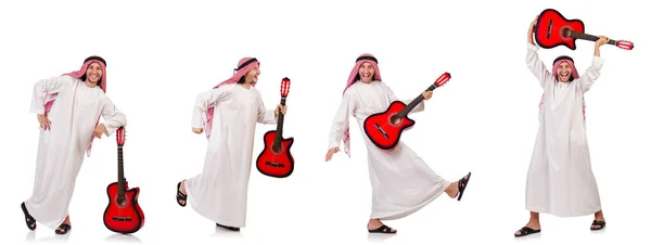 Arabiska mannen spelar gitarr isolerad på vit — Stockfoto