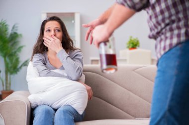 Sarhoş alkoliklerle aile içi şiddet kavramı