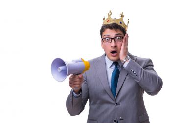 Beyaz arka plan üzerinde izole bir megafon ile Kral işadamı