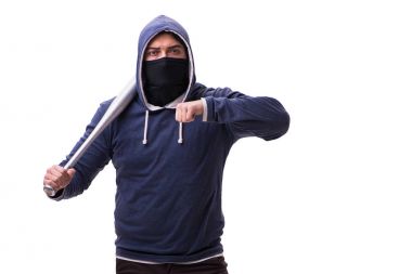 Beyazda beysbol sopası olan genç bir holigan.