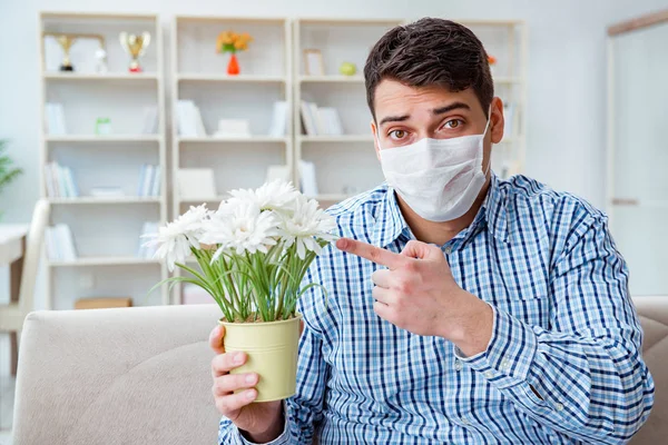 Homem que sofre de alergia - conceito médico — Fotografia de Stock